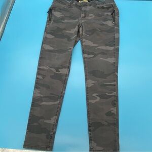 Democracy Camouflage Green and Gray Size 12